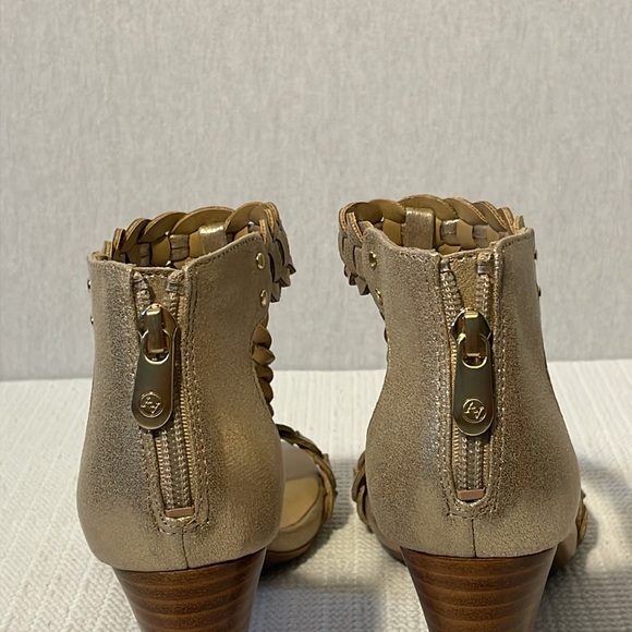 Adrienne Vittadini, golden. heel sandals. Size 7.5 - Picture 6 of 12